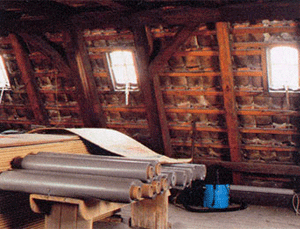 Bild 4: Dachstuhl unausgebaut und dunkel.